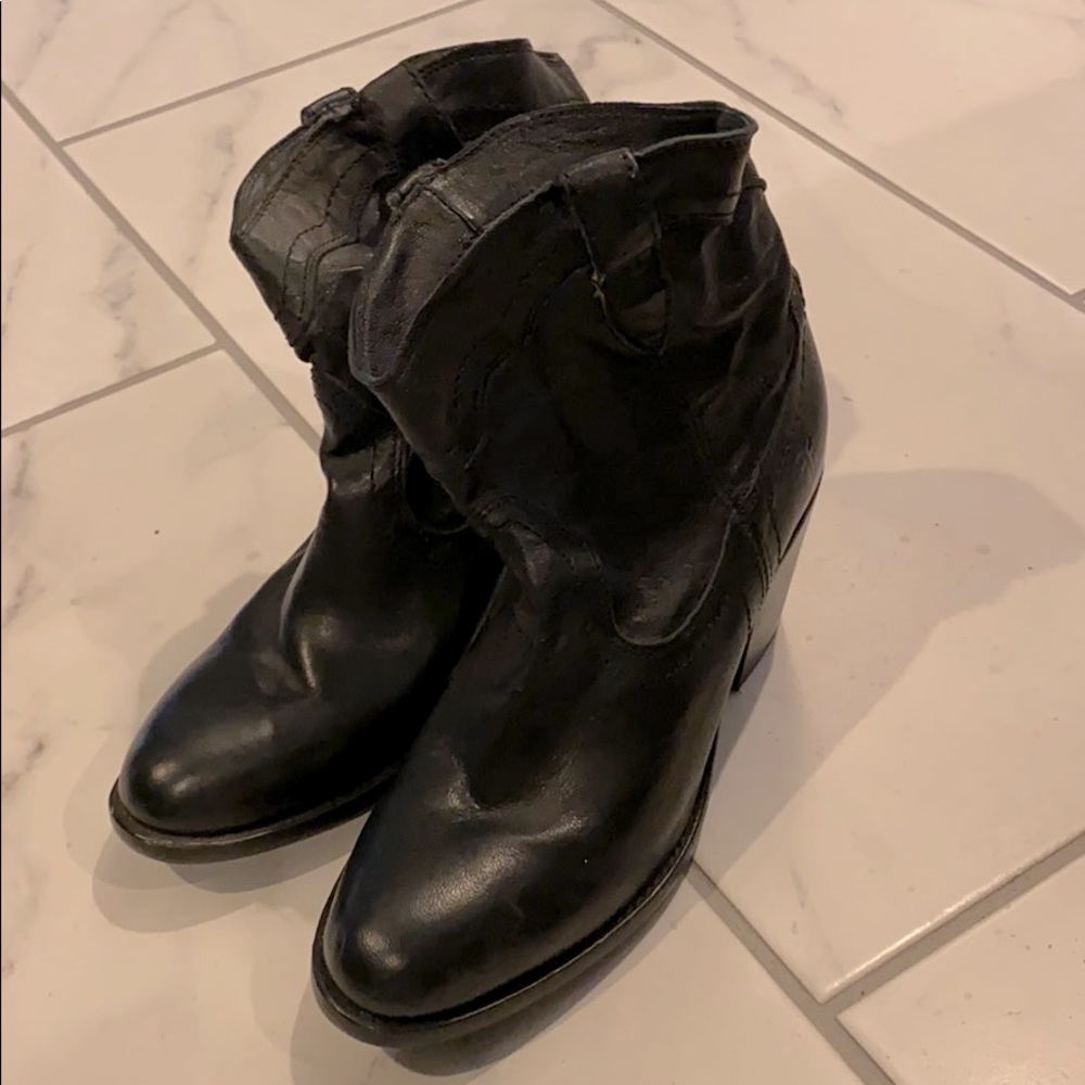Black leather Frye booties size 7